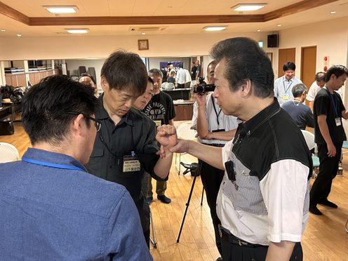 妙見活法的身体バランスを指導する千葉吉胤妙星司家